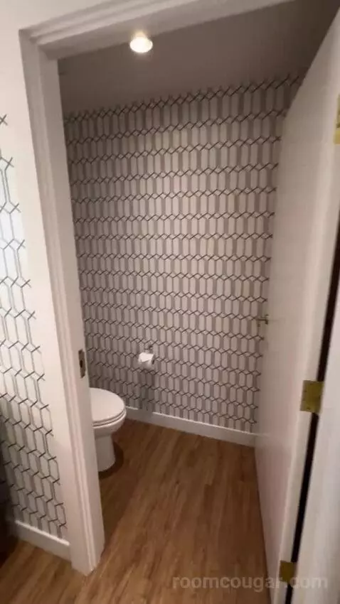 Signature King bathroom picture #9