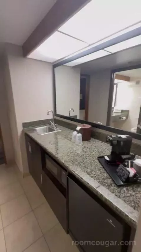 Queen Suite with Two Queen Beds bathroom picture #1
