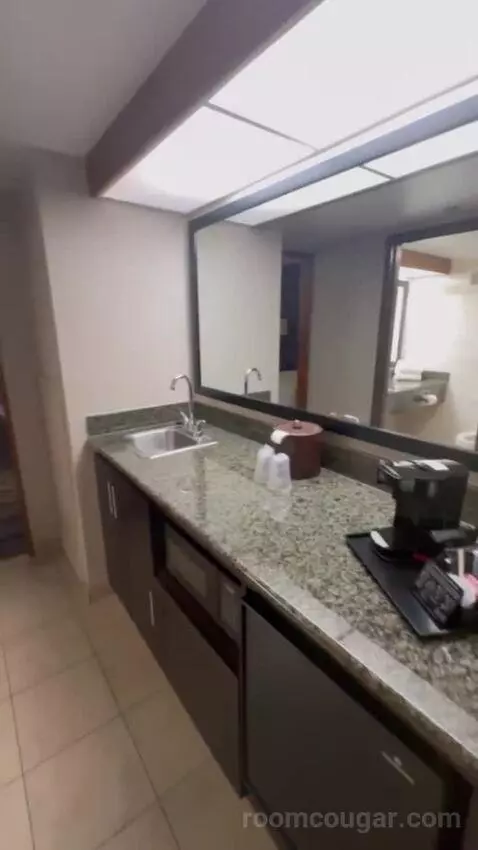Queen Suite with Two Queen Beds bathroom picture #2