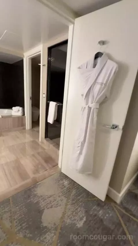 Sake Suite - Caesars Suites bed picture #2