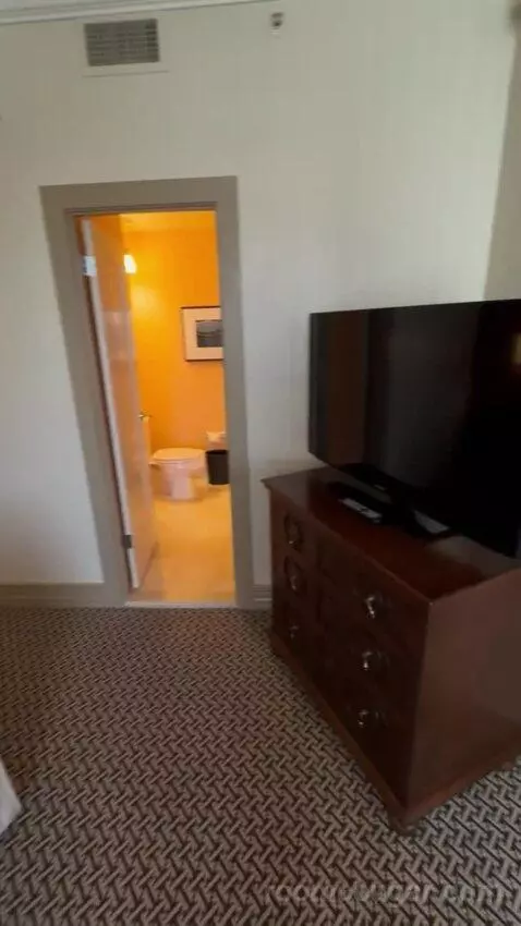 One Bedroom King Suite picture #16