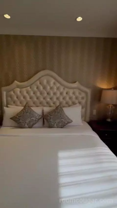 Bridal Suite bed picture #7