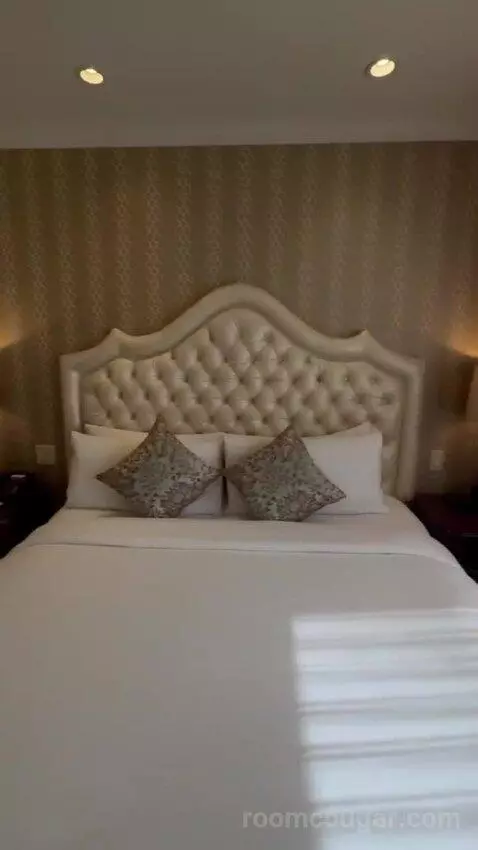 Bridal Suite bed picture #8