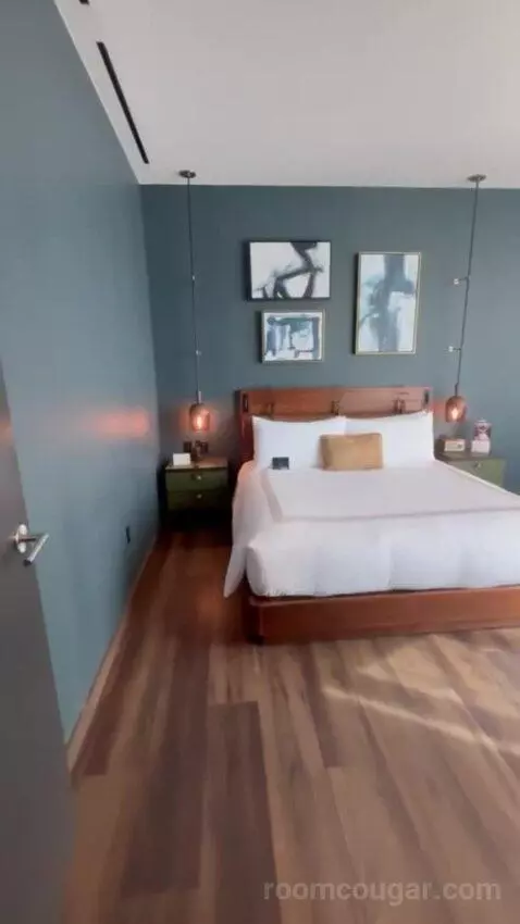 Riverwalk Suite bed picture #1