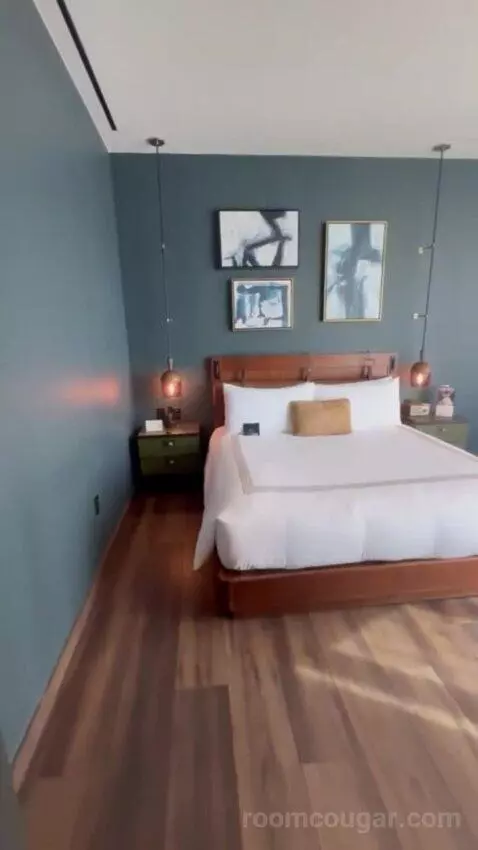 Riverwalk Suite bed picture #4
