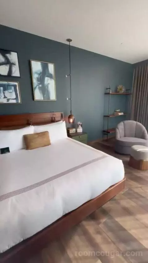 Riverwalk Suite bed picture #6