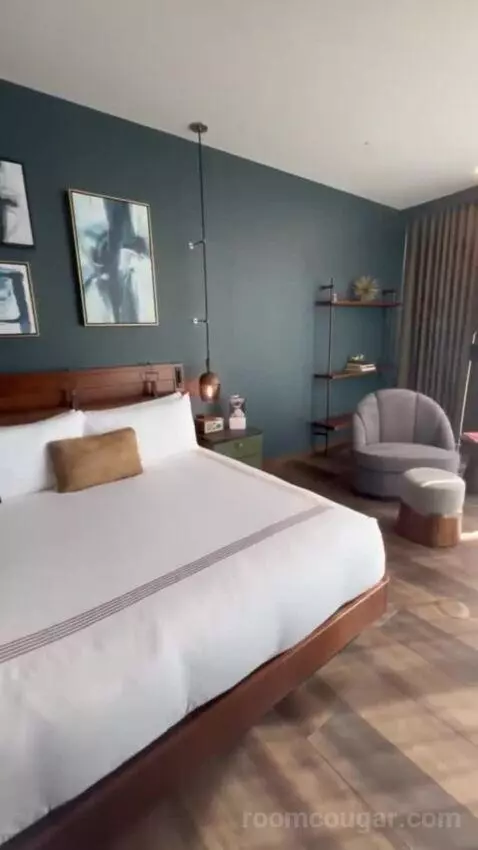 Riverwalk Suite bed picture #7
