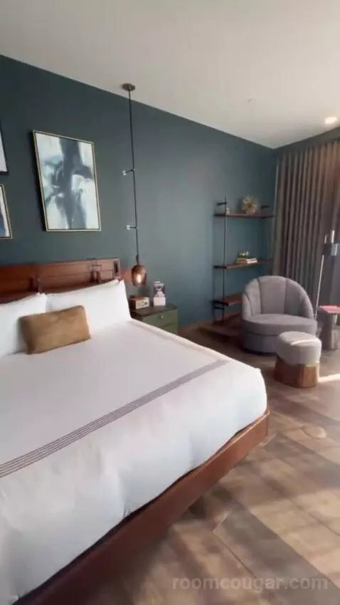 Riverwalk Suite bed picture #8