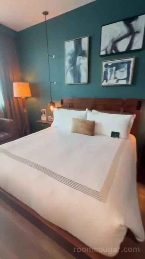 King Room with View bed picture #8