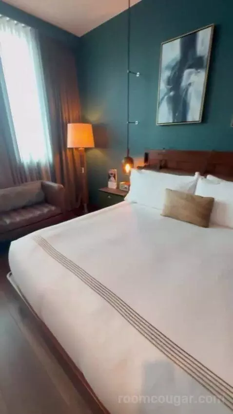 King Room with View bed picture #10