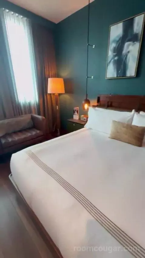 King Room with View bed picture #12