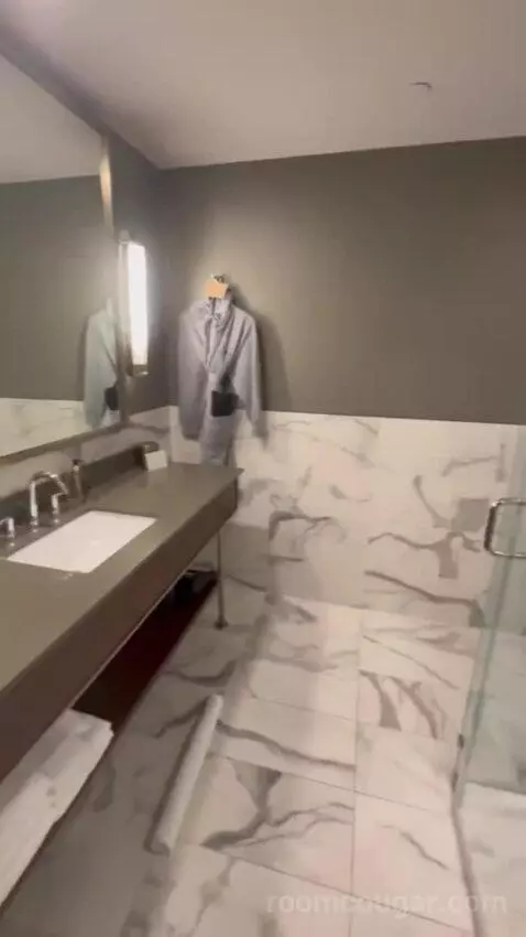 King Room with View bathroom picture #6