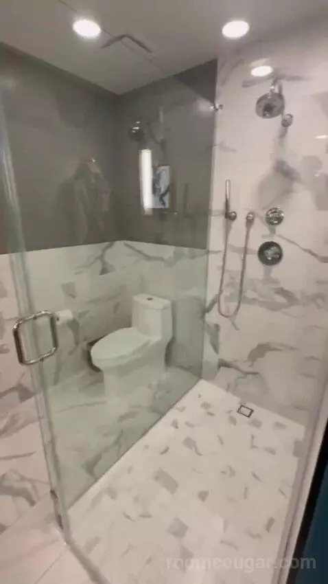 King Room with View bathroom picture #9