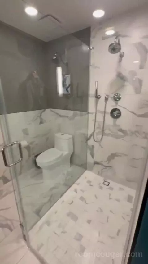 King Room with View bathroom picture #10