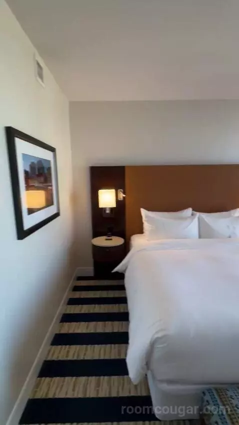 Junior King Suite bed picture #2