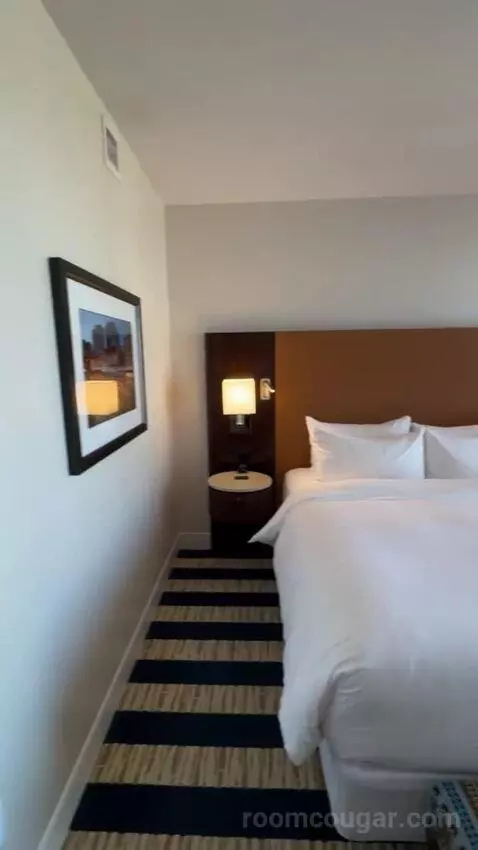 Junior King Suite bed picture #3