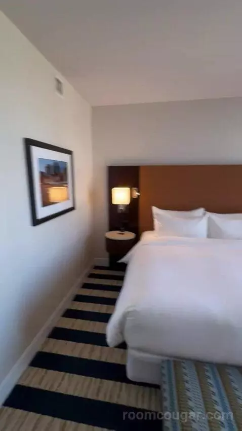 Junior King Suite bed picture #8