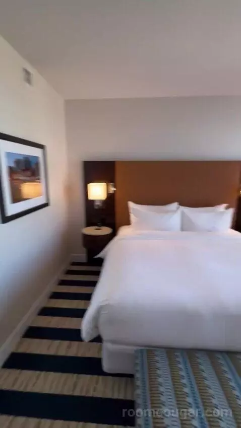 Junior King Suite bed picture #9