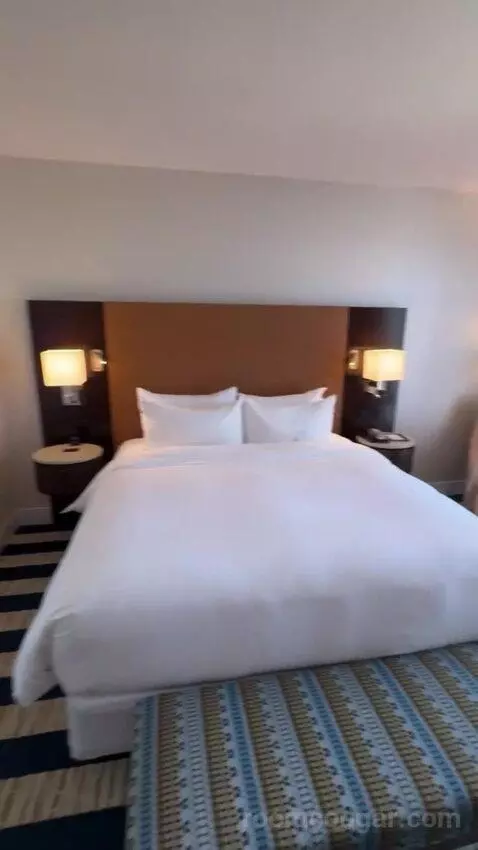 Junior King Suite bed picture #12