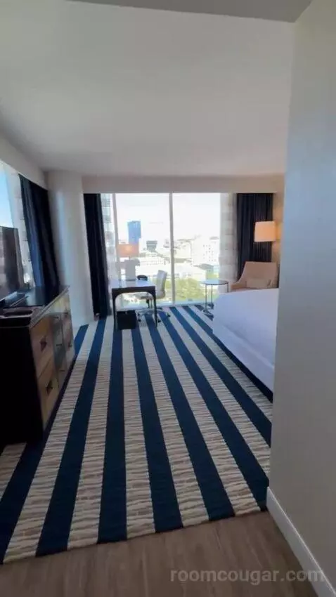 Signature Corner King view picture #1