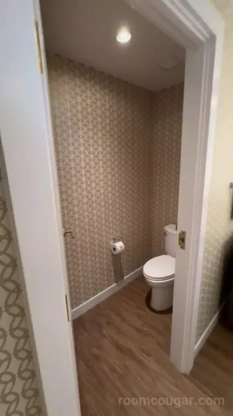 Signature One Bedroom King Suite bathroom picture #5