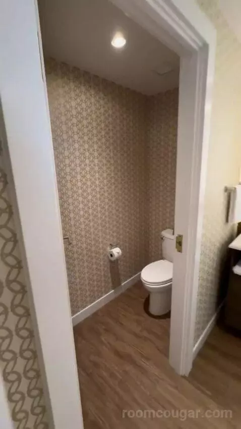 Signature One Bedroom King Suite bathroom picture #6
