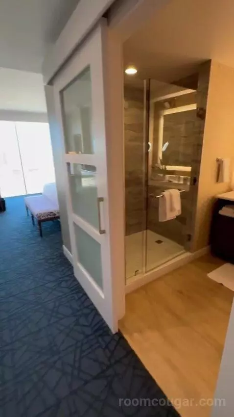 Gold Studio King bed picture #1