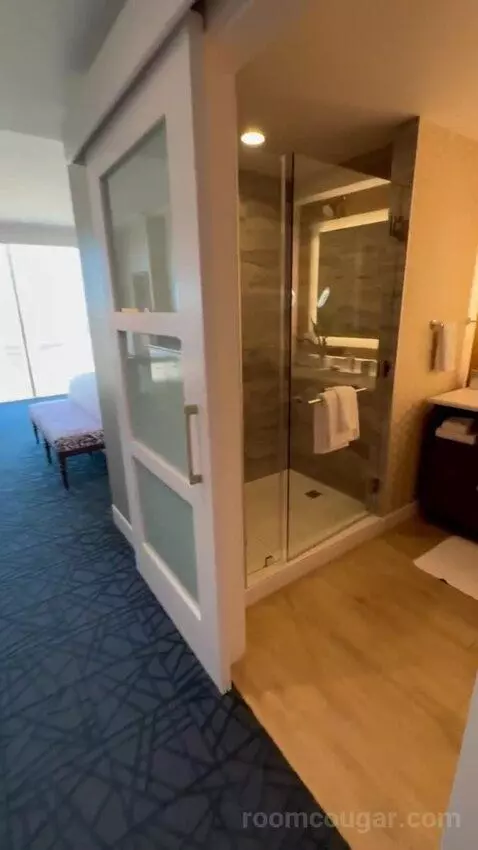 Gold Studio King bed picture #2