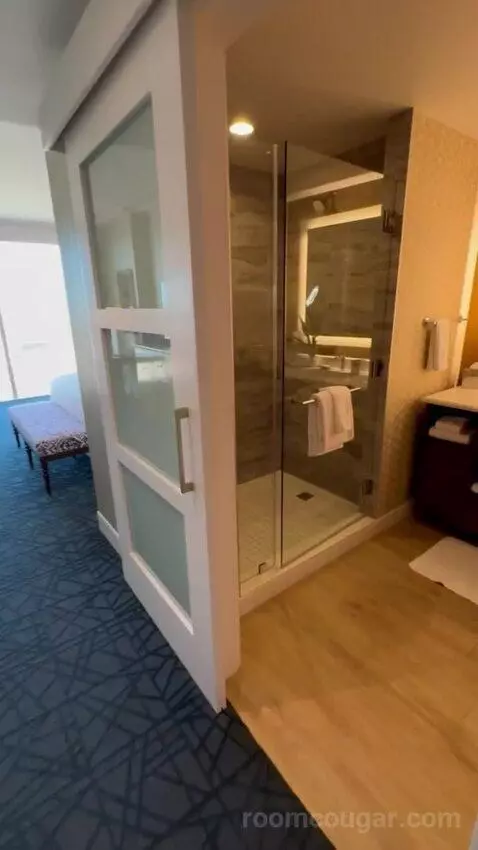 Gold Studio King bed picture #3