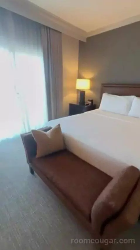 Luxury Presidential Suite bed picture #4