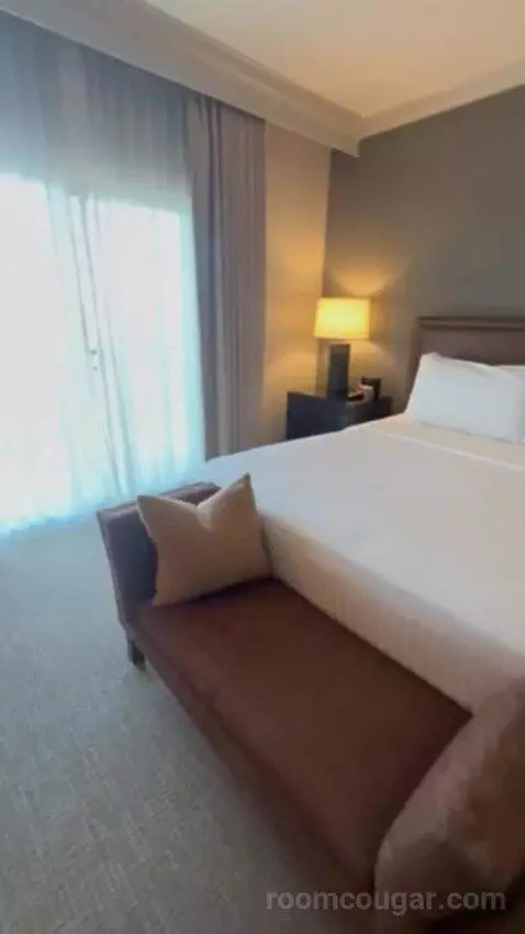 Luxury Presidential Suite bed picture #5