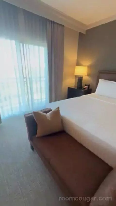 Luxury Presidential Suite bed picture #6