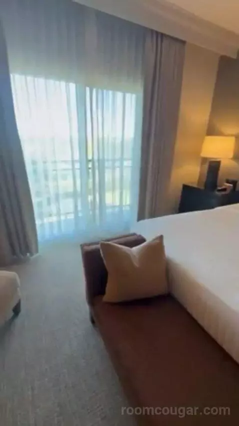 Luxury Presidential Suite bed picture #9