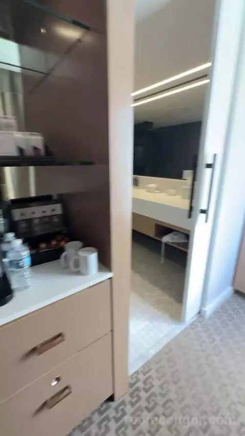 Deluxe King Room bathroom picture #2