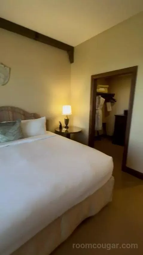 Robin Suite bed picture #1