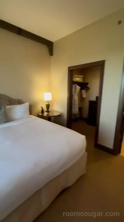 Robin Suite bed picture #2