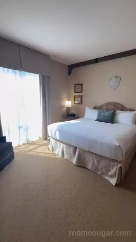 Mockingbird Suite bed picture #5