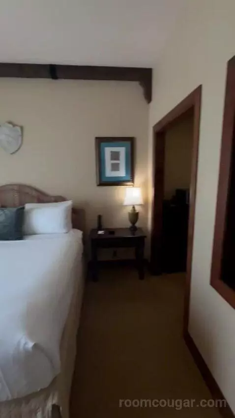 Mockingbird Suite bed picture #9