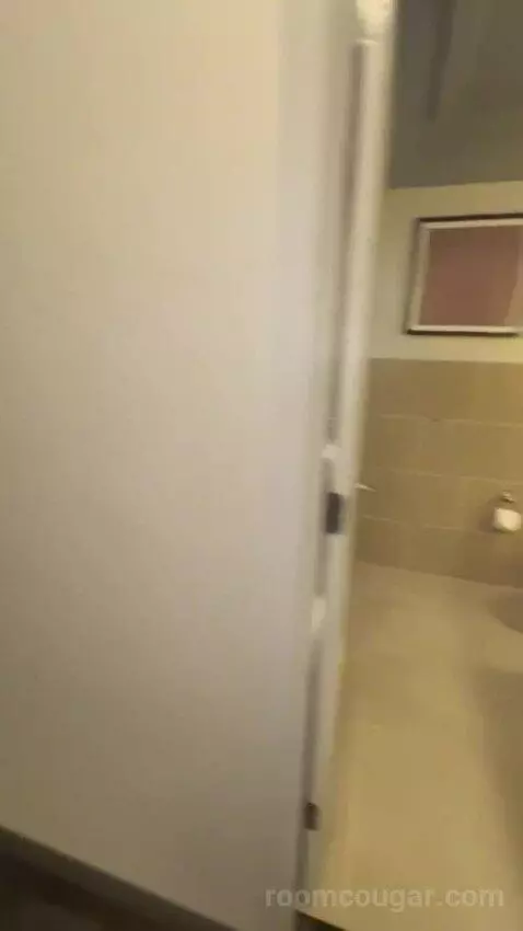 King Room bathroom picture #1