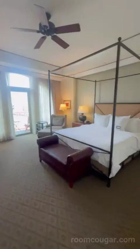 Riverview Room bed picture #2