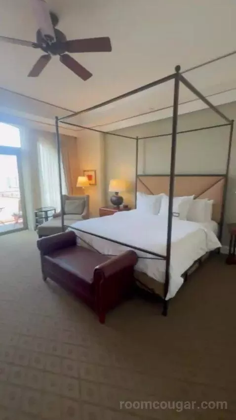 Riverview Room bed picture #3