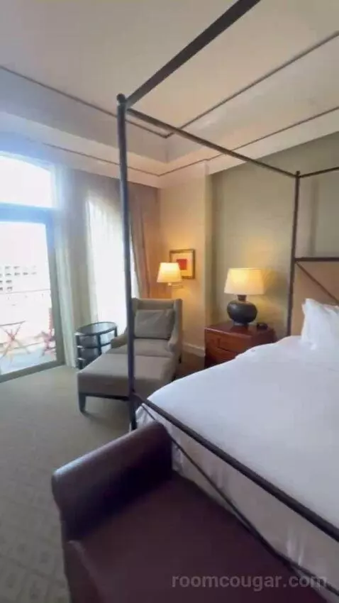 Riverview Room bed picture #7