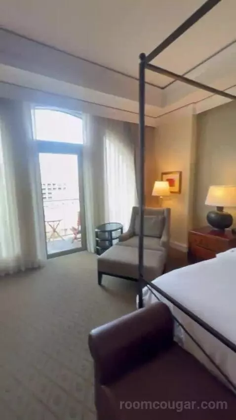 Riverview Room bed picture #9