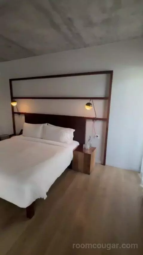 Poolside Premier (Nice room wi) bed picture #1