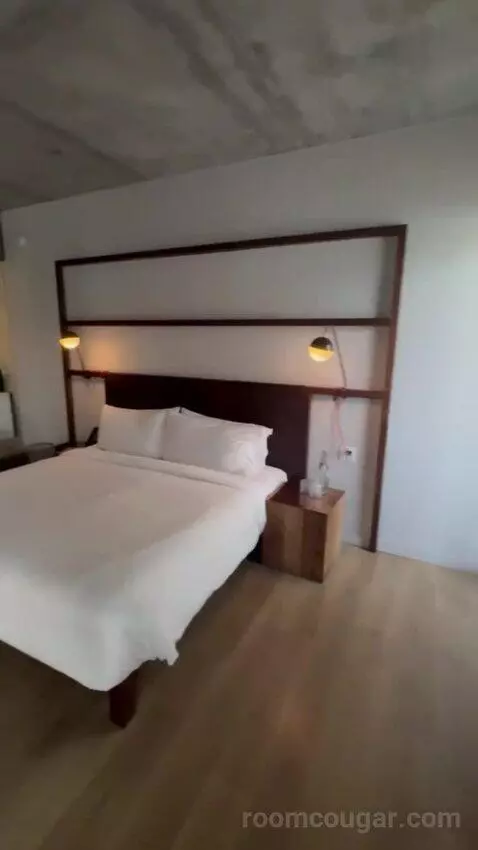 Poolside Premier (Nice room wi) bed picture #2