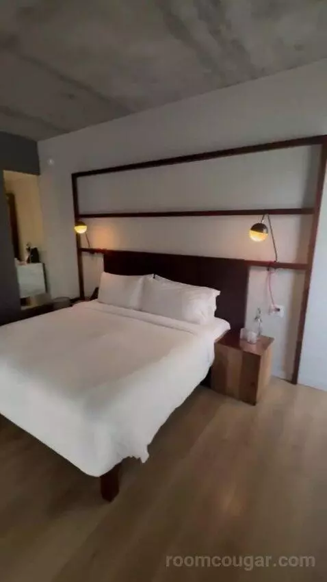 Poolside Premier (Nice room wi) bed picture #5