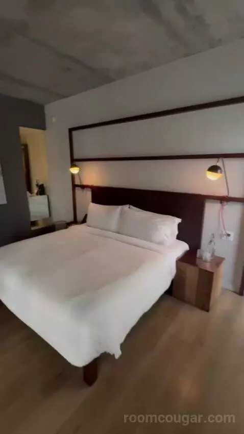 Poolside Premier (Nice room wi) bed picture #7