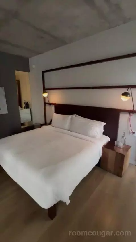 Poolside Premier (Nice room wi) bed picture #8