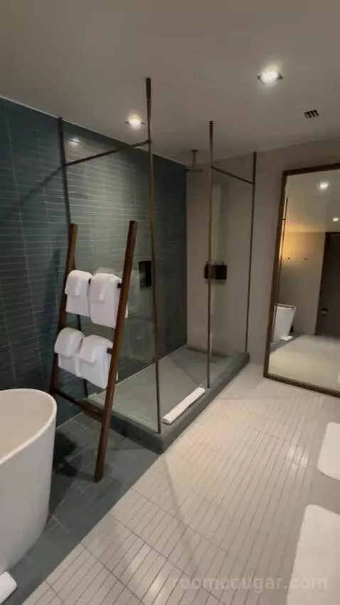 Poolside Premier (Nice room wi) bathroom picture #5
