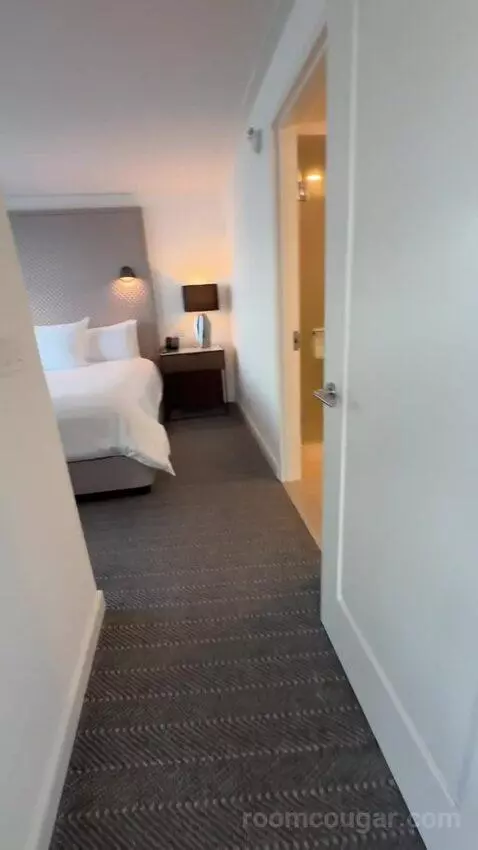 Corner Suite bed picture #1